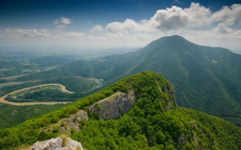 Ovčarsko-kablarska klisura: Deset manastira, retke biljke i priroda koja oduzima dah