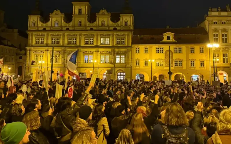 Policija zaustavila demonstrante pred češkim parlamentom: Spor zbog TV pretplate