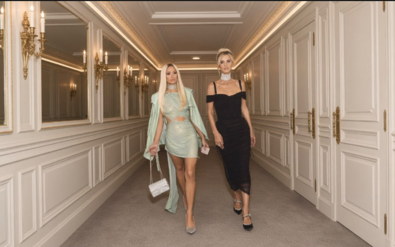 Ponovo zajedno u Parizu: Paris i Niki Hilton zablistale na Nedelji mode