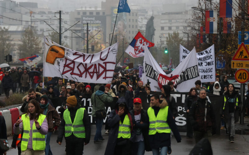 Pristalice Studentske liste pešače iz Novog Sada do Beograda, sa njima i Srdanović