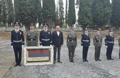 Pronađena srpska trobojka u Kanadi: Posle više od veka stigla na vojničko groblje u Solunu