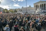 Protest u Beču: Maskirani demonstranti povredili policajca