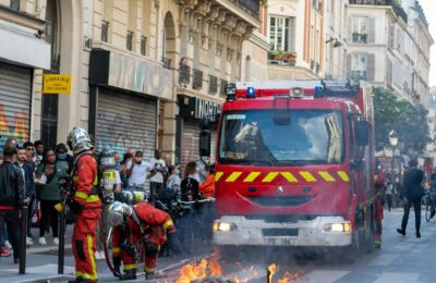 Skoro 8.000 vatrogasaca izašlo na ulice Pariza: Traže ljude, vozila i više novca