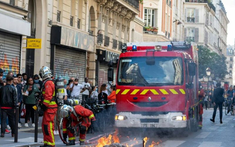Skoro 8.000 vatrogasaca izašlo na ulice Pariza: Traže ljude, vozila i više novca