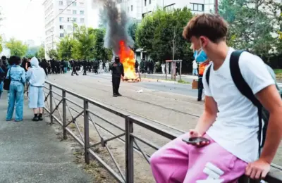 Tokom protesta u francuskoj policija raznela ruku decaku