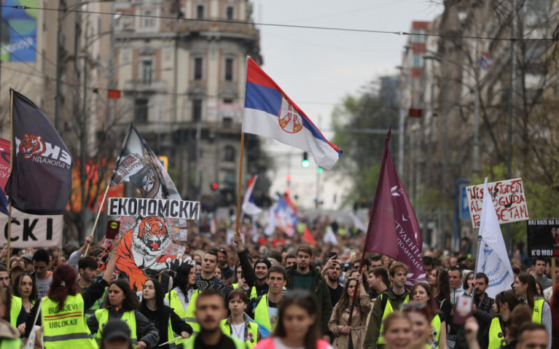 Zbog spornih poruka sa protesta u Srbiji, studenti Srpske traže odgovore kolega