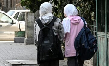 Žene nestaju iz sirijskih udžbenika: Dodati hidžabi, uklonjena Mona Liza