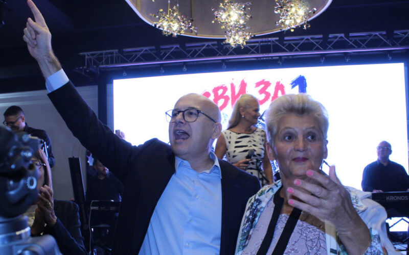 "Nema spavanja" Lider SNS-a o skupu u Novom Sadu koji nije bio samo miting već spektakl